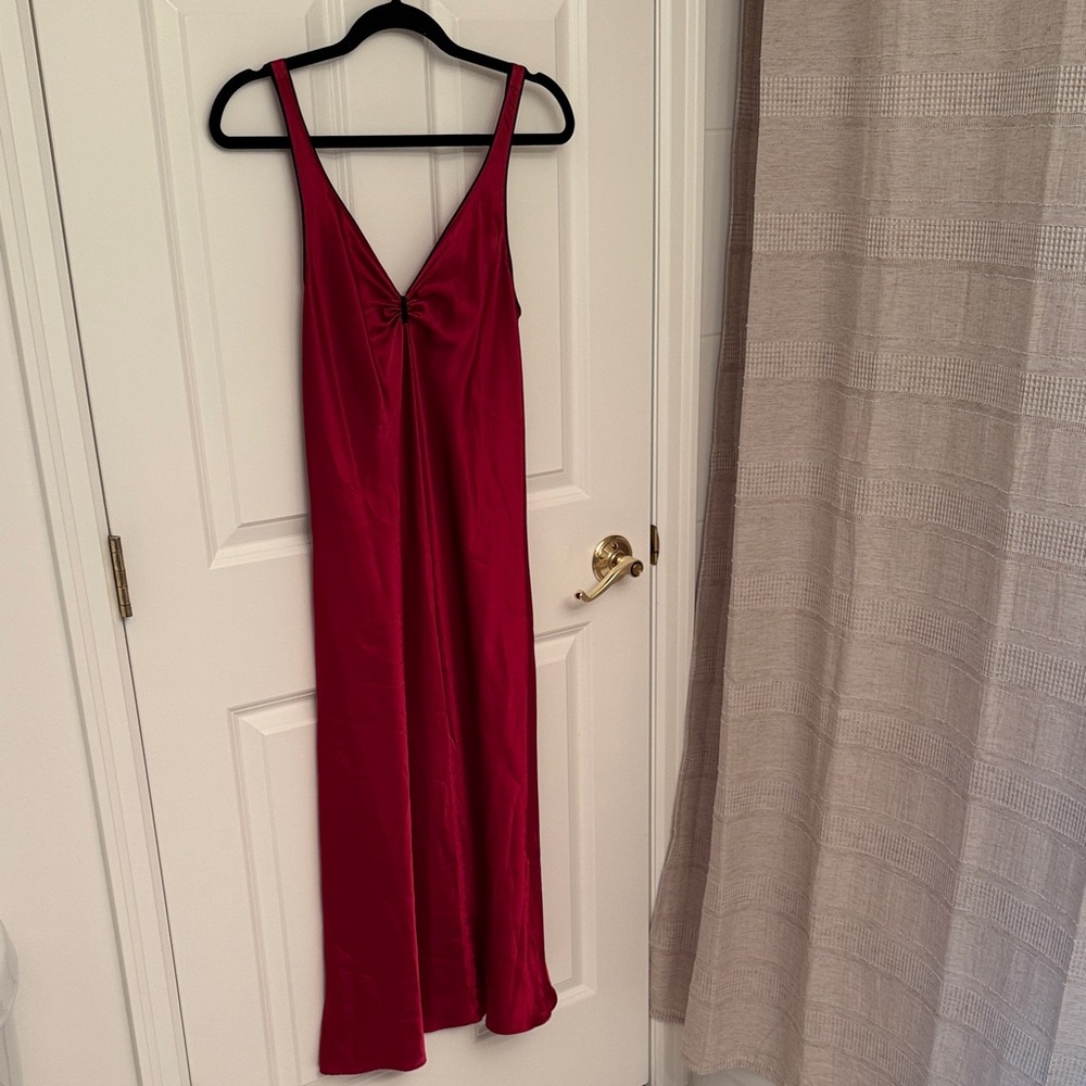 JONES NEW YORK red silky nightgown / night dress